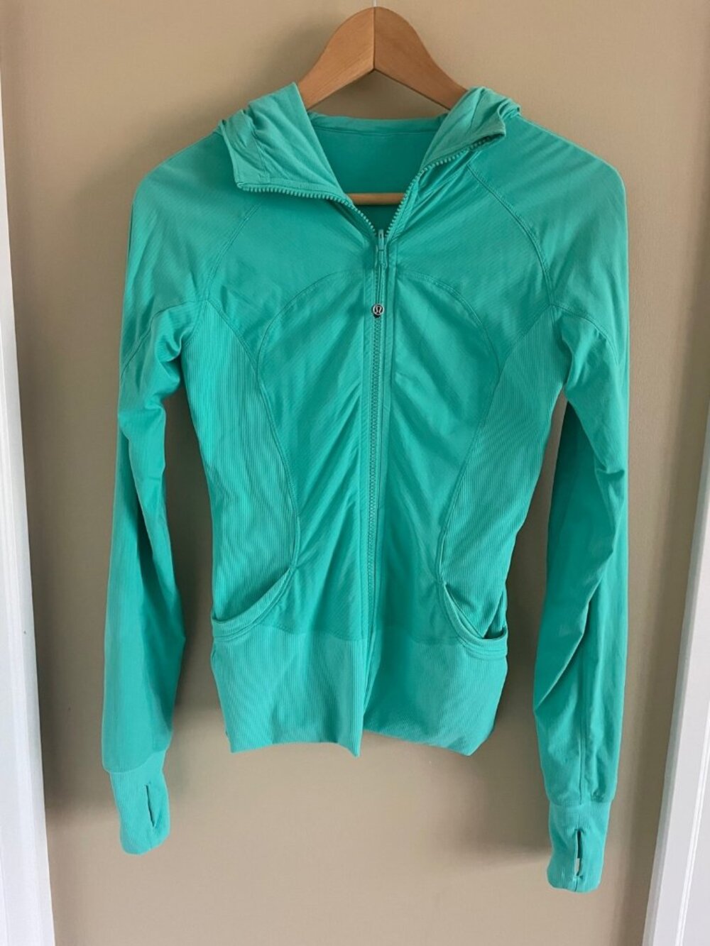 Lululemon in flux reversible jacket Bally breeze color,slim fit /size 4